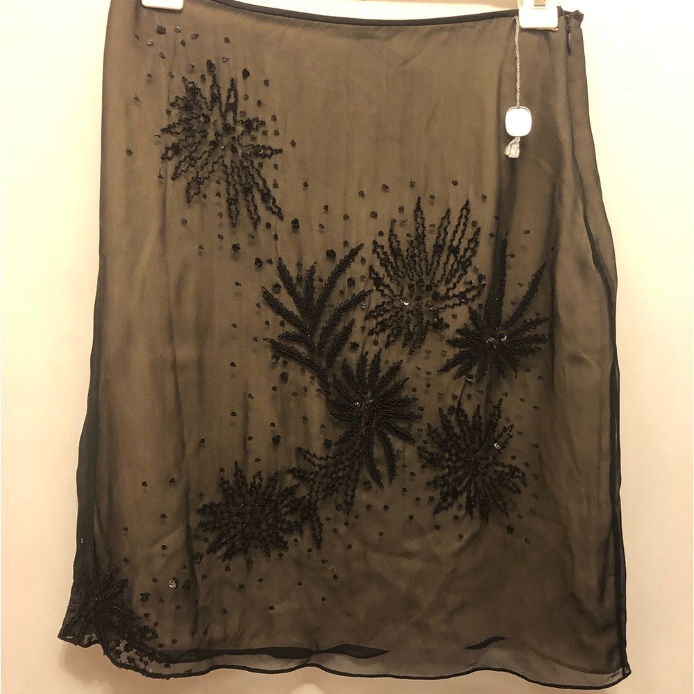 NWOT Gorgeous TAHARI silk skirt, size 6 Petite